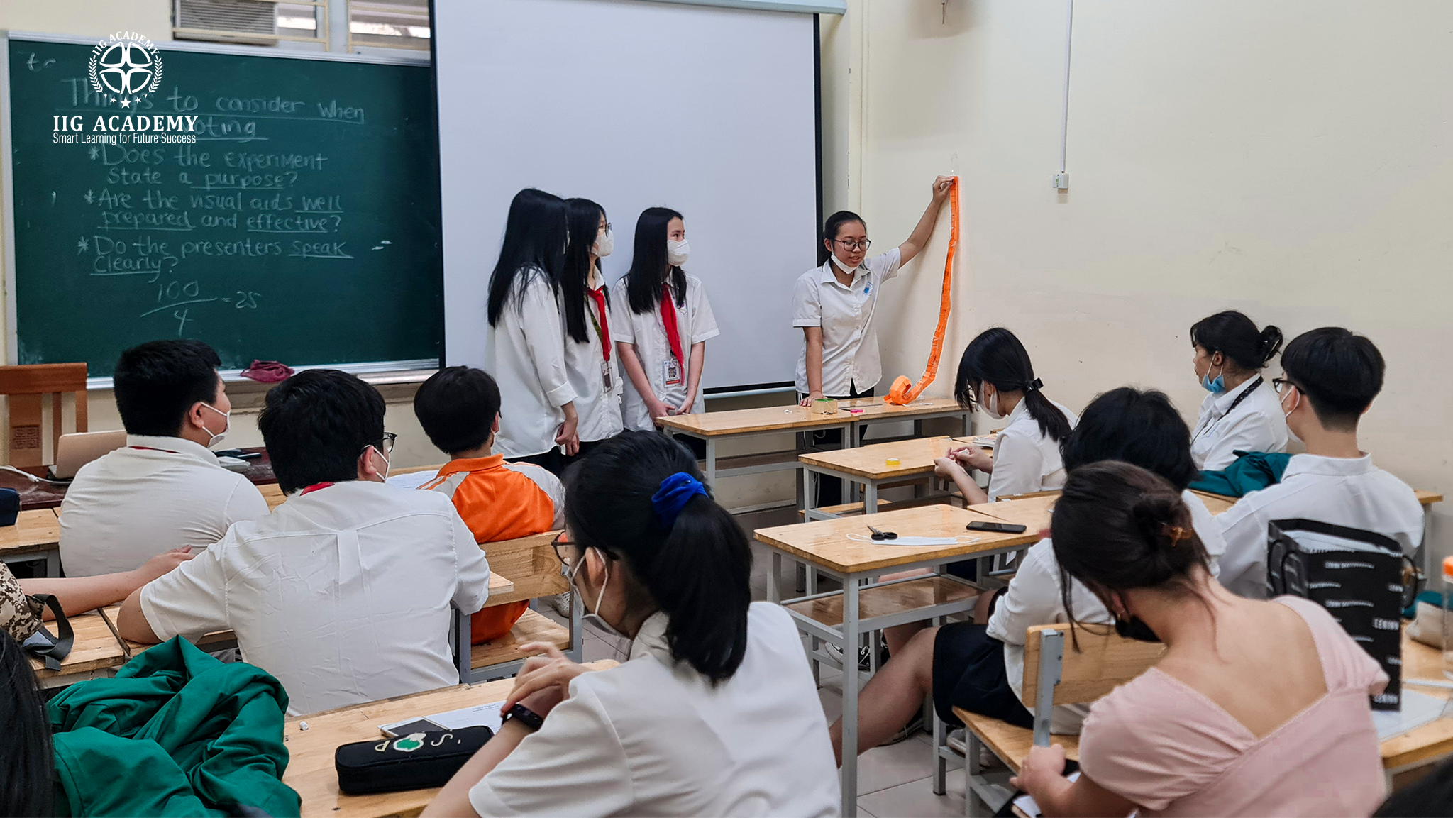 [THCS Nguyễn Tất Thành] Học sinh THCS Nguyễn Tất Thành tự tin tỏa sáng trong “Ngày hội Khám phá Khoa học 2022”