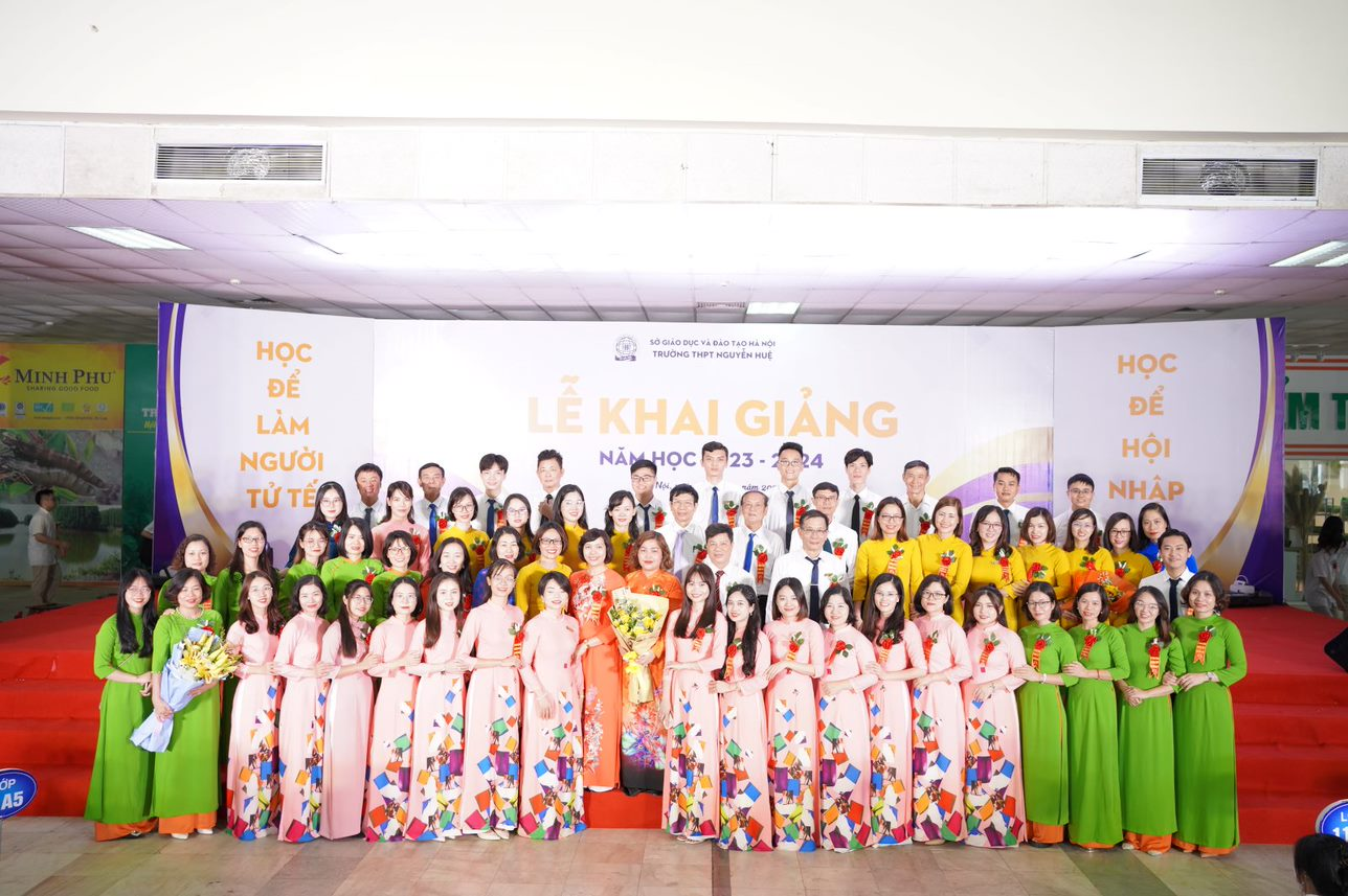 Tưng bừng khai giảng THPT Nguyễn Huệ – Lễ ký kết hợp tác chiến lược với IIG Academy
